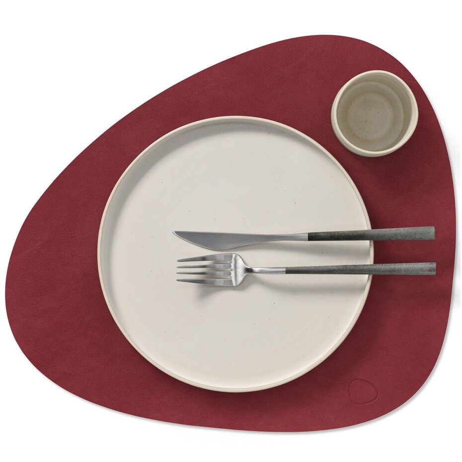 Prostírání CURVE NUPO 37 x 44 cm, červená, kůže, LIND DNA - main (11)