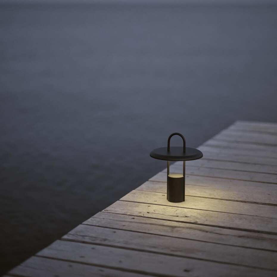Přenosná stolní lampa PIER 25 cm, LED, černá, Stelton - main (3)
