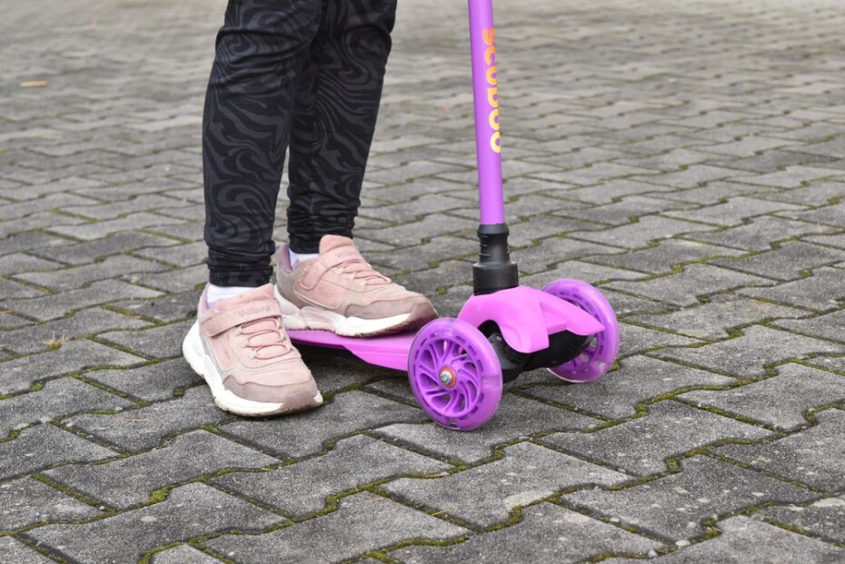Trojkolka Scudoo Kido Pro se svítícími kolečky - fialová - main (4)