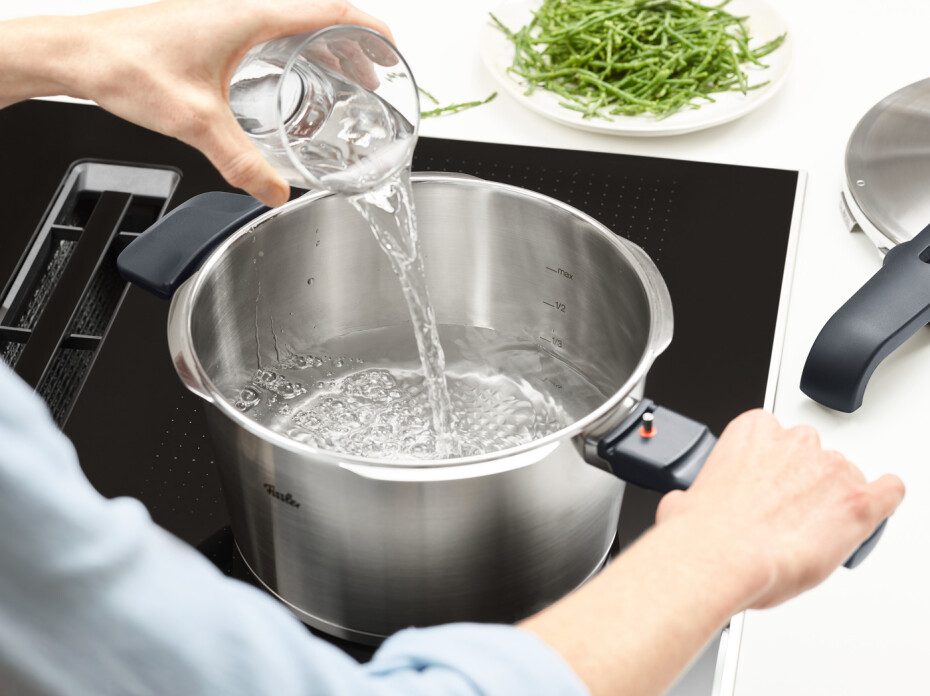 Tlakový hrnec VITAVIT PREMIUM, sada 2 ks, 6 l + 2,5 l, Fissler - main (4)