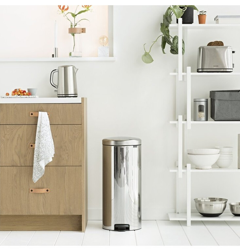 Pedálový odpadkový koš NEWICON 30 l, lesklá ocelová, Brabantia - main (3)