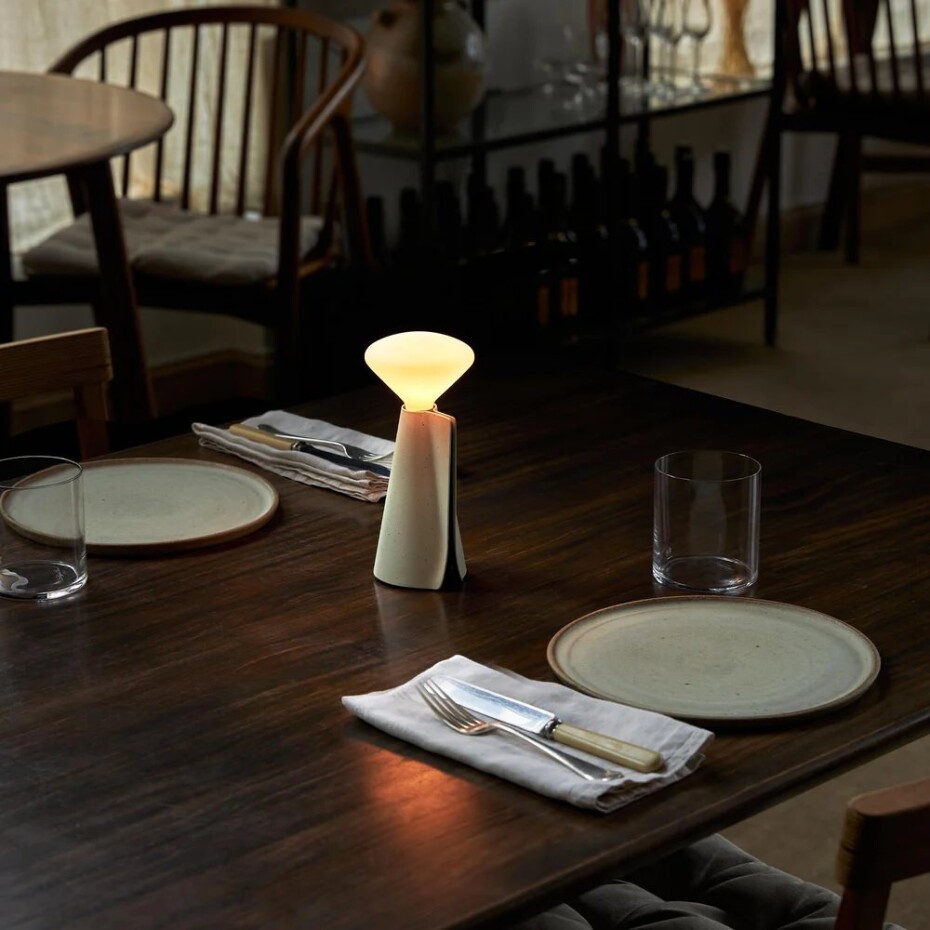 Přenosná stolní lampa MANTLE 19 cm, bílá, nerezová ocel, Tala - main (1)