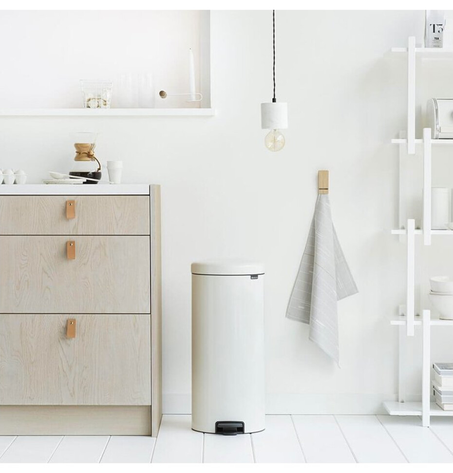 Pedálový odpadkový koš NEWICON 30 l, bílá, Brabantia - main (3)