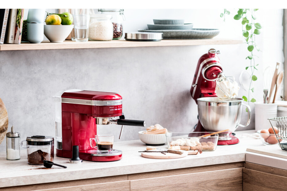 Pákový kávovar ARTISAN 5KES6503ECA, červená metalíza, KitchenAid - main (1)