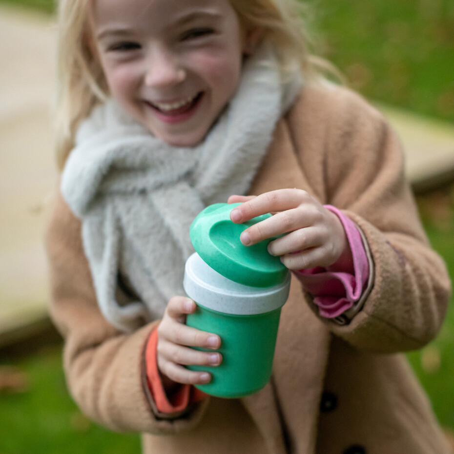 Láhev na vodu OASE MINI 200 ml, organická jahodová, Koziol - main (4)