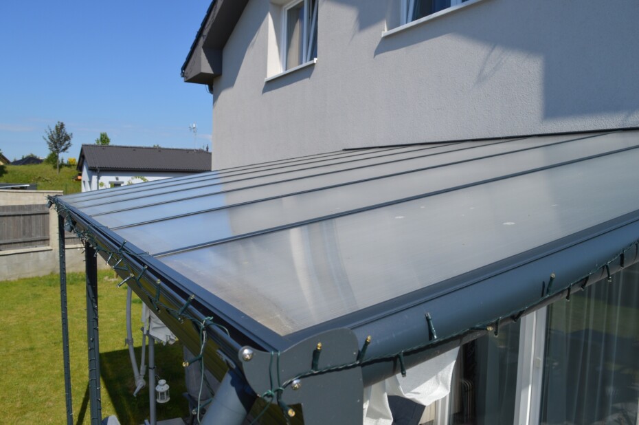 Hliníková pergola LANITPLAST WALL 53 antracit + opál PC LG2130 - main (4)