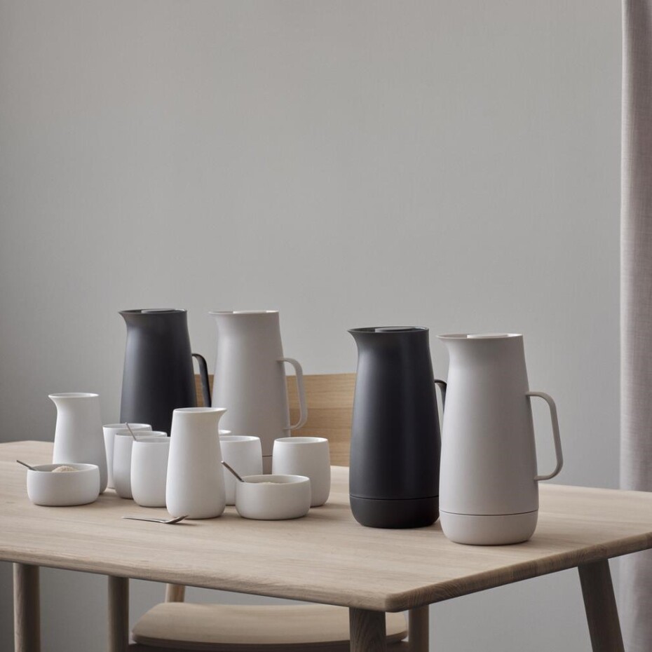 Vakuový džbán NORMAN FOSTER 1 l, světle šedá, plast, Stelton - main (1)