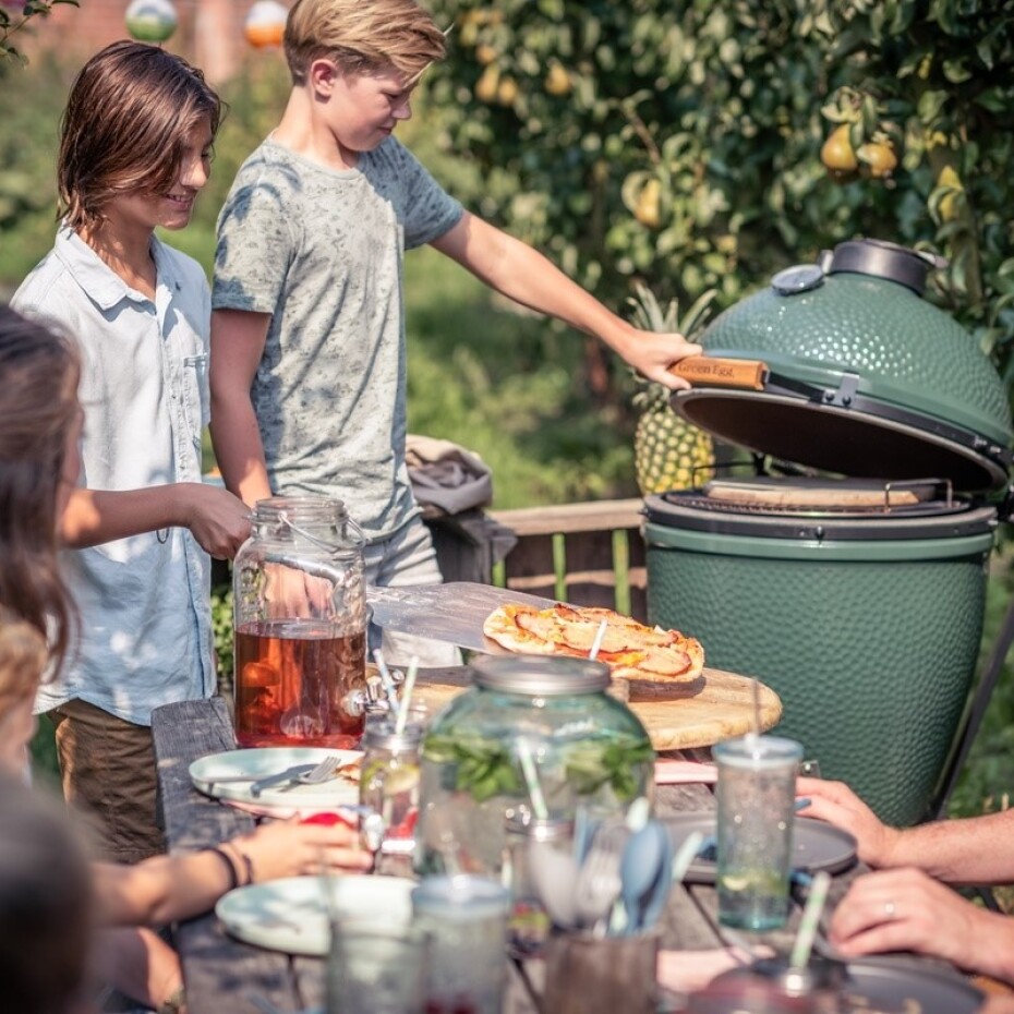 Gril na dřevěné uhlí L 46 cm,  + pojízdný stůl + ConvEGGtor + pohrabáč, zelená, Big Green Egg - main (1)
