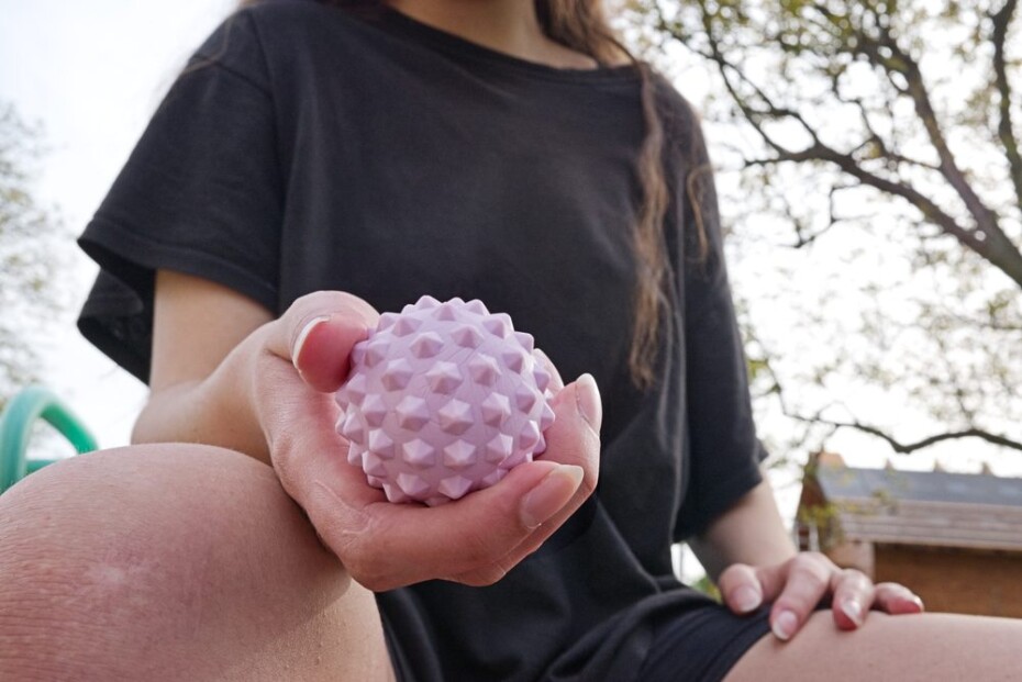 Sportago Lumi masážní míč 6,5 cm - růžový - main (6)