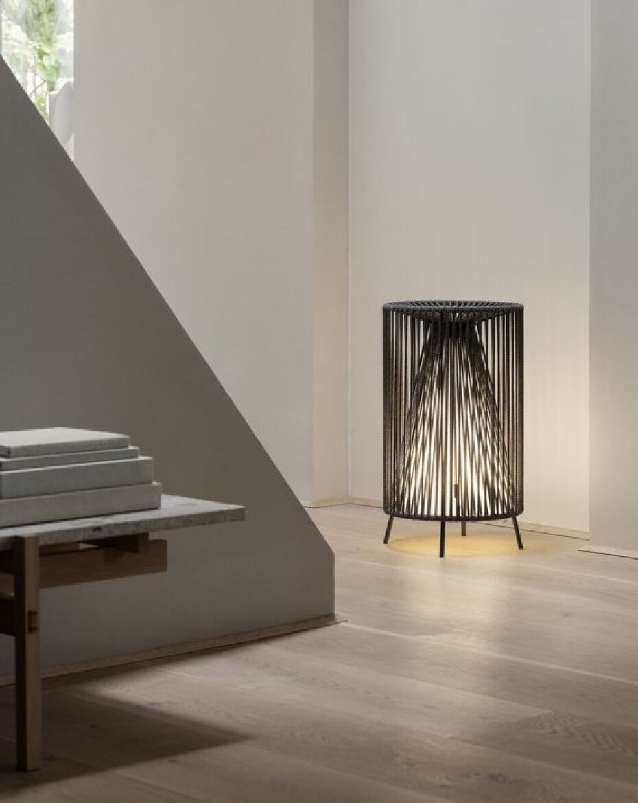 BLOMUS Mobilní LED světlo tmavě šedé - main (2)