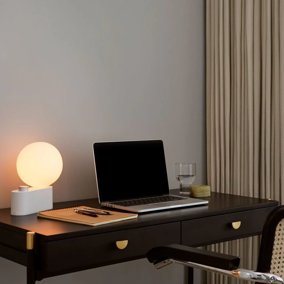 Noční stolní lampa ALUMINA 24 cm, křídová, hliník, Tala - main (1)