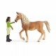 Schleich 42542 Černovláska Sarah s pohyblivými klouby na koni Mystery - thumb (1)