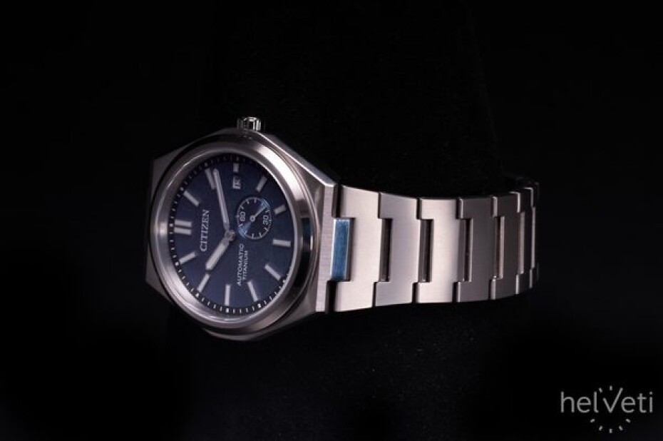 Citizen Super Titanium Automatic Small Seconds NJ0180-80L - main (3)