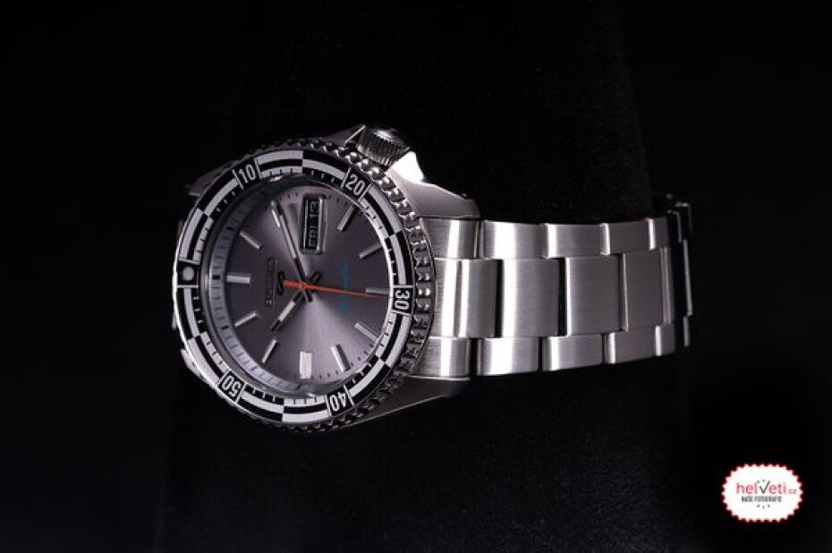 Seiko 5 SKX Sports Style SRPK09K1 55th Anniversary Retro Colour Collection - main (2)