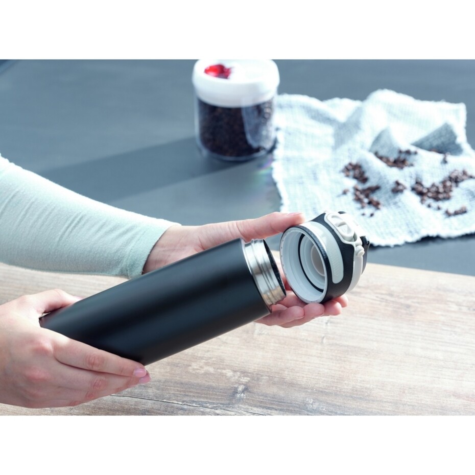 Leifheit Termoska s šikovným uzávěrem 600 ml, černá - main (1)