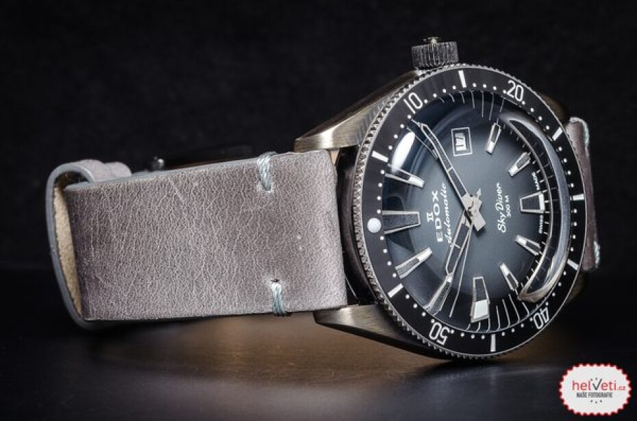 EDOX Skydiver Date Automatic 80126-3VIN-GDN Limited Edition - main (4)