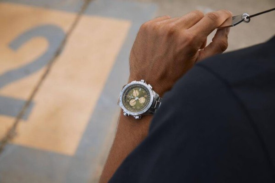 Hamilton Khaki Aviation X-Wind GMT Chrono Quartz H77932160 - main (5)