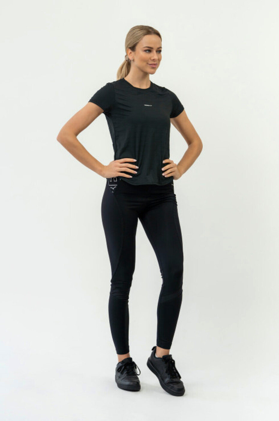 Nebbia Sportovní tričko dámské 438 black - main (4)