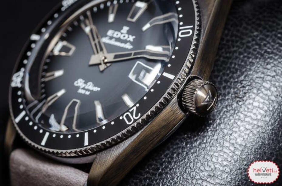 EDOX Skydiver Date Automatic 80126-3VIN-GDN Limited Edition - main (7)