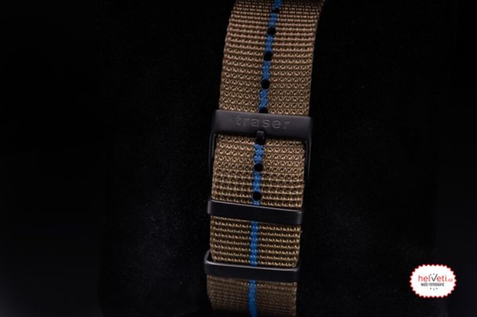 Traser P67 Officer Pro Khaki Nato s pruhem - main (7)
