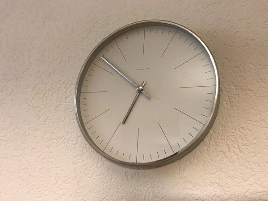 Junghans Max Bill Wanduhr RC 30 cm 374/7000.00 - main (2)