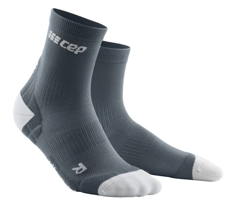 CEP krátké běžecké kompresní ponožky ultralight šedá světle šedá - main (1)