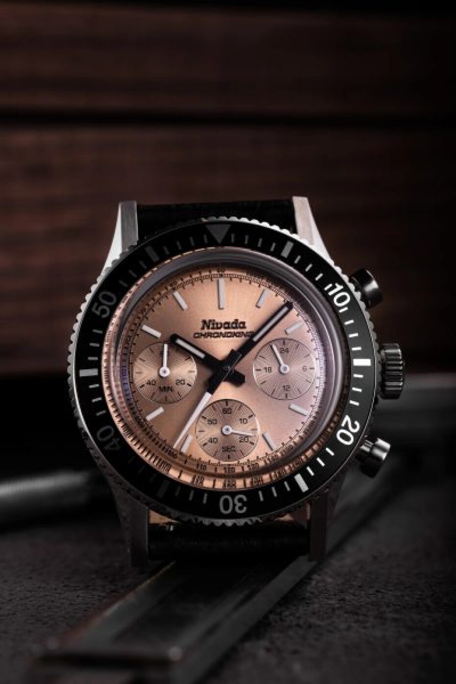 Nivada Grenchen Chronoking Mecaquartz Salmon - main (4)