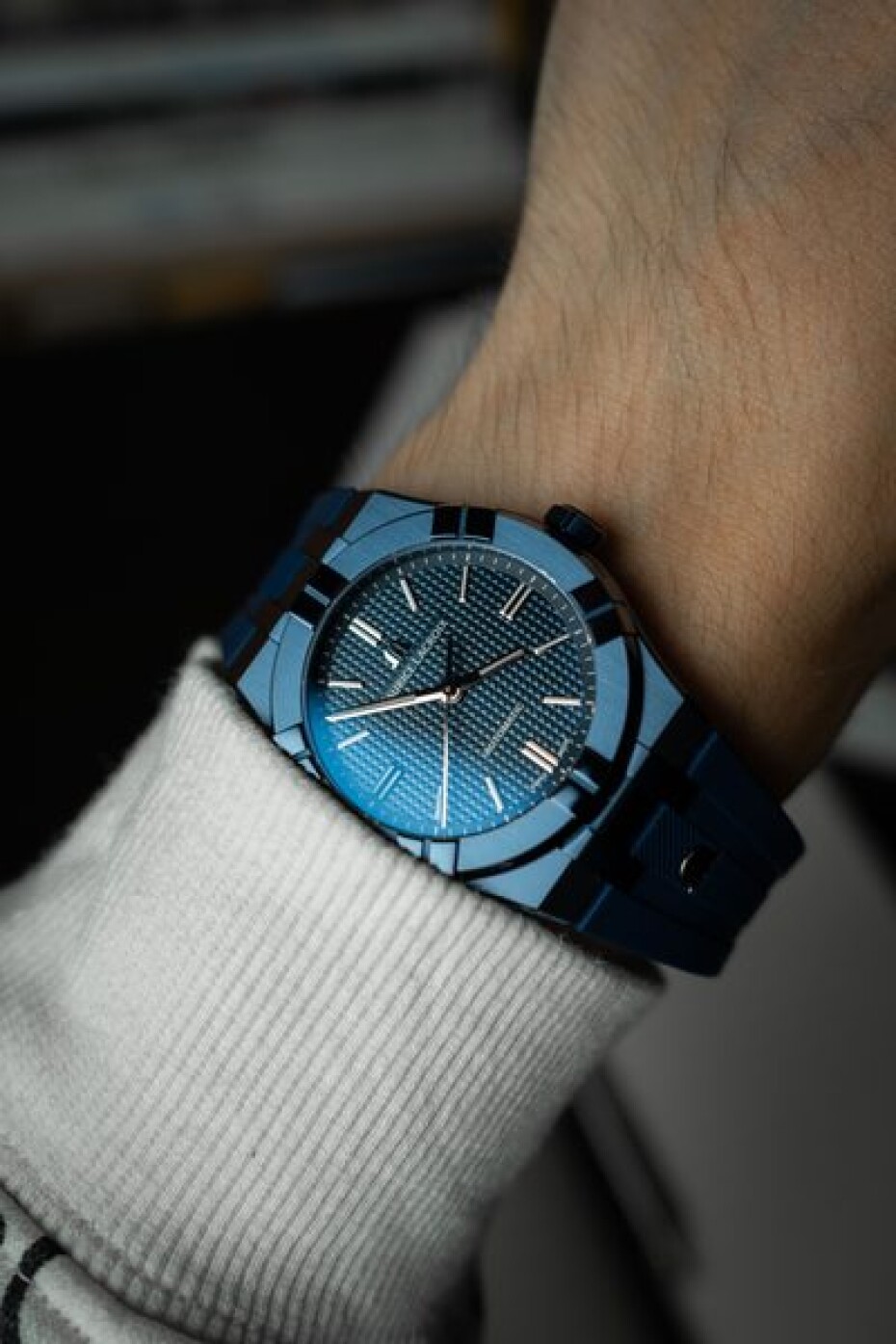 Maurice Lacroix Aikon Automatic 39mm Limited Edition AI6007-PVC00-430-4 - main (19)