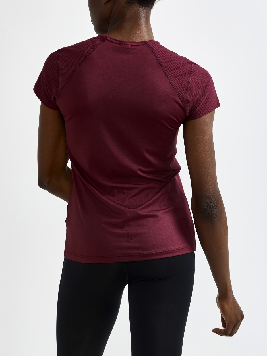 Craft ADV Essence Slim SS tmavě červená - main (1)