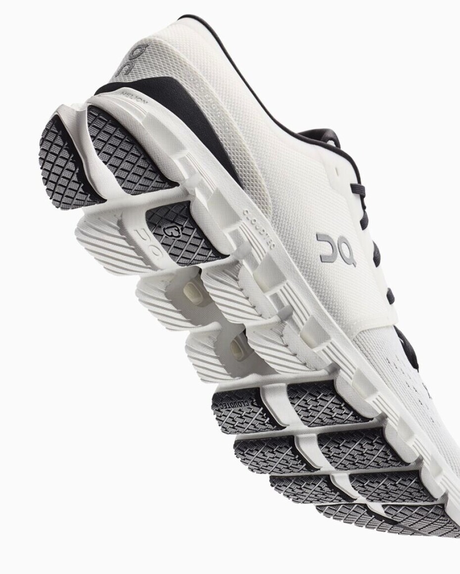 Dámská běžecká obuv On  Cloud X 4 Ivory/Black  EUR 39 - main (5)