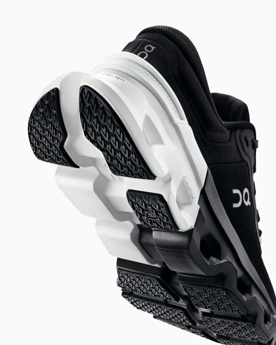 Dámská běžecká obuv On  Cloudflyer 5 Black/White  EUR 38,5 - main (5)