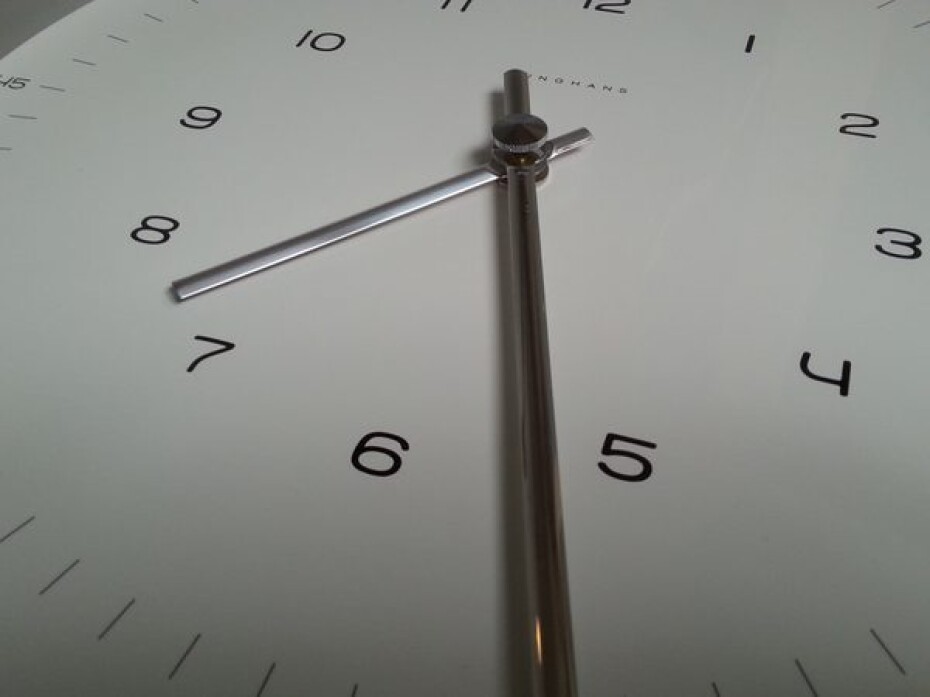Junghans Max Bill Wanduhr RC 22 cm 374/7003.00 - main (2)
