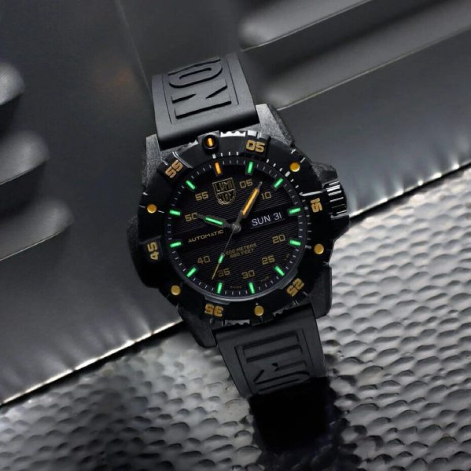 Luminox Master Carbon SEAL Automatic XS.3865.GOLD - Limited Edition - main (8)