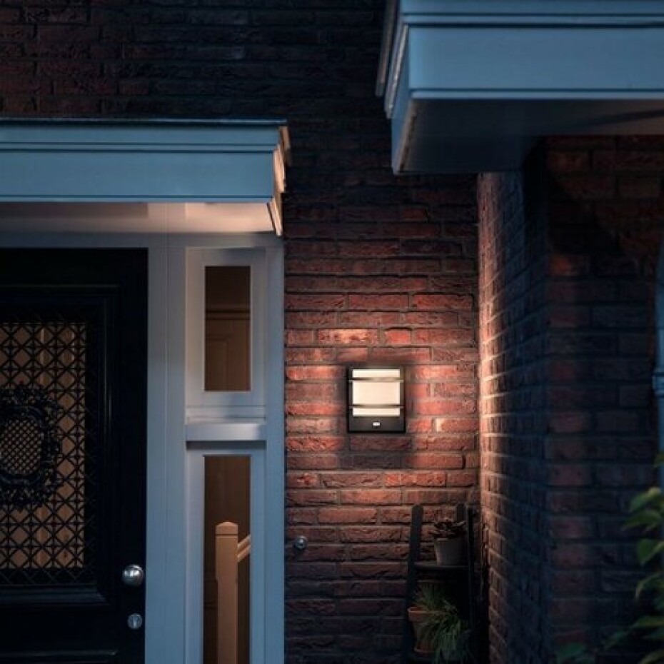 Philips Petronia UltraEfficient venkovní nástěnné svítidlo se senzorem LED 3,8W 2700K, antracitová - main (2)