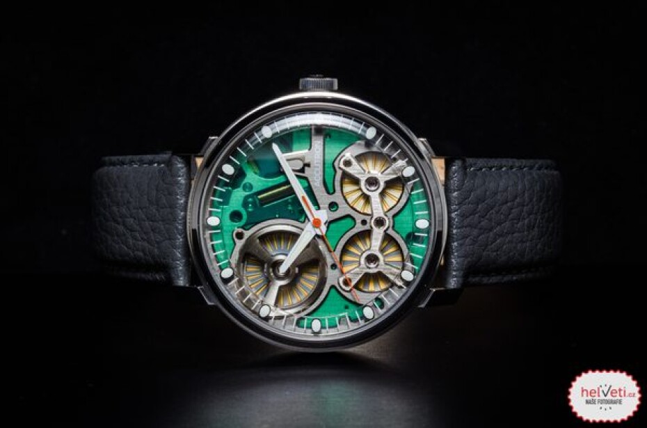 Bulova Accutron Spaceview 2020 2ES6A005 - main (1)