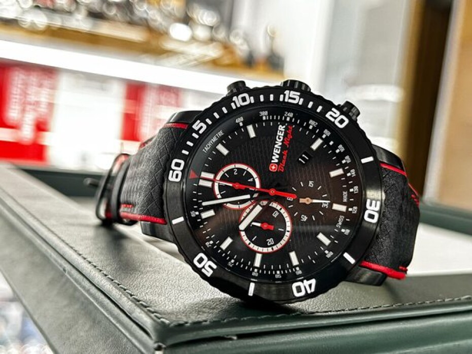 Wenger Roadster Black Night Chrono 01.1843.109 - main (4)