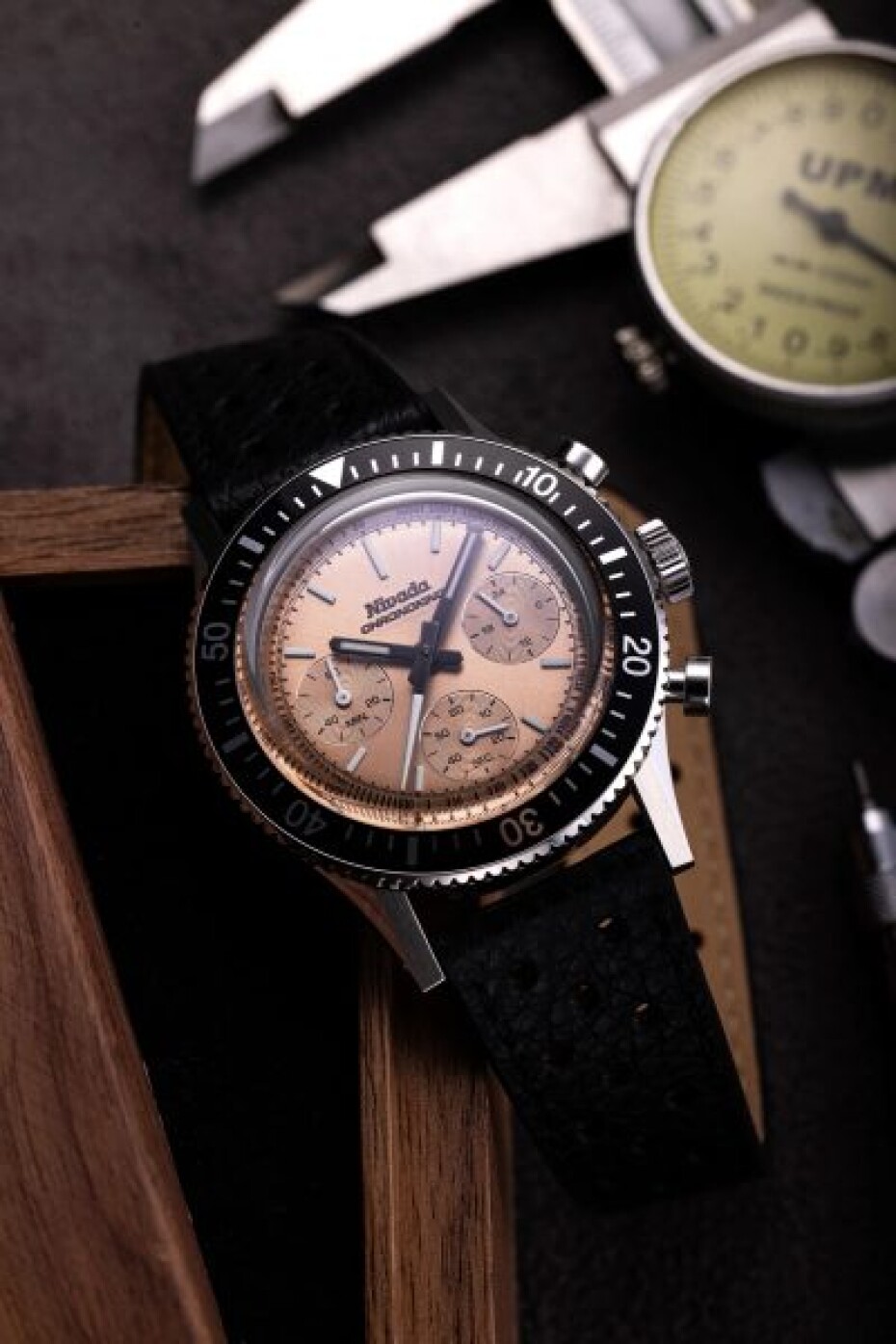Nivada Grenchen Chronoking Mecaquartz Salmon - main (5)