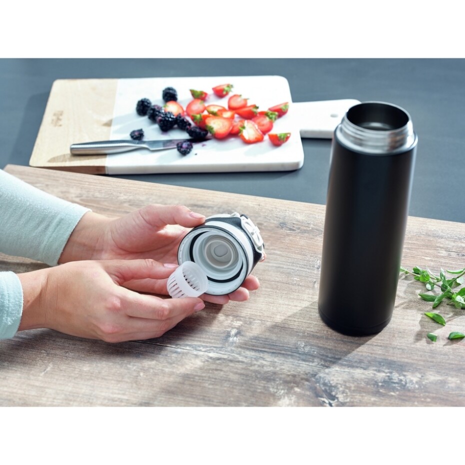 Leifheit Termoska s šikovným uzávěrem 600 ml, černá - main (3)
