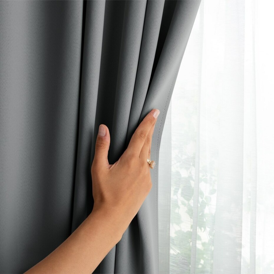 AmeliaHome Závěs Blackout EYELETS stříbrná, 140 x 245 cm - main (2)