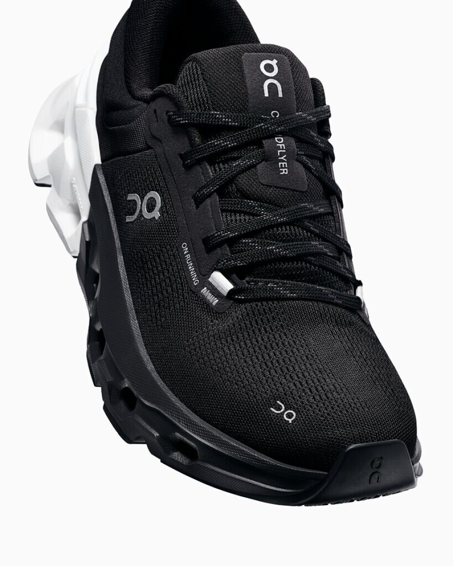 Dámská běžecká obuv On  Cloudflyer 5 Black/White  EUR 38,5 - main (7)