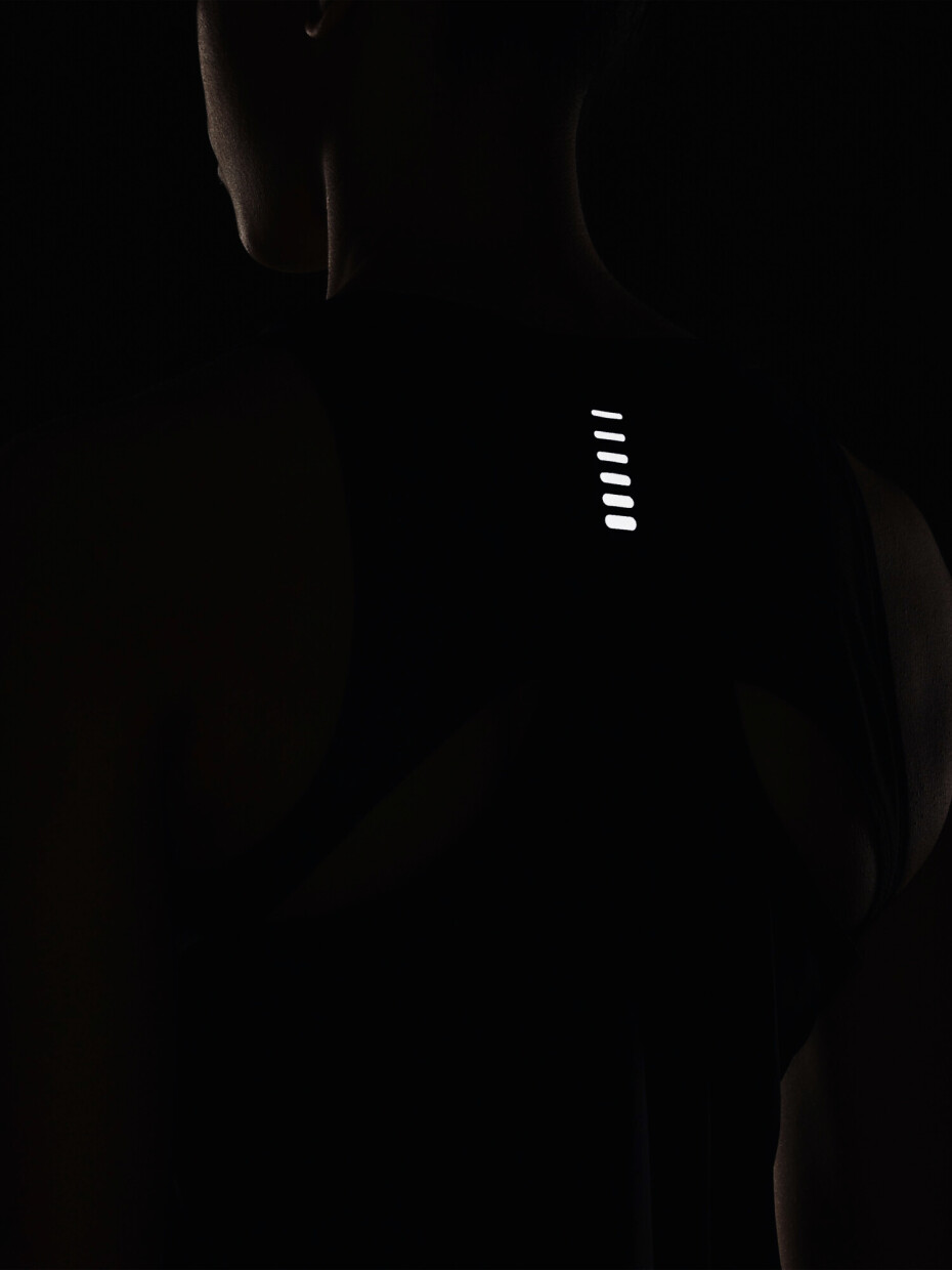 Dámské tílko Under Armour  IsoChill Run Laser Tank-BLK XS - main (2)