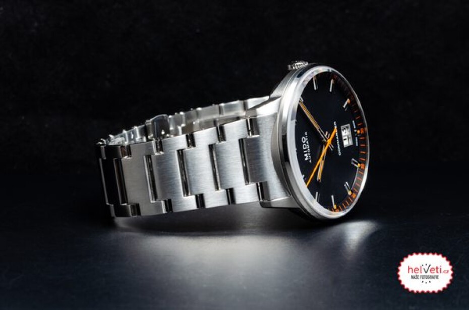 Mido Commander Big Date M021.626.11.051.00 - main (2)