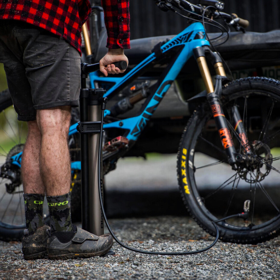 Dílenská pumpa Blackburn  Chamber Tubeless Floor Pump - main (10)