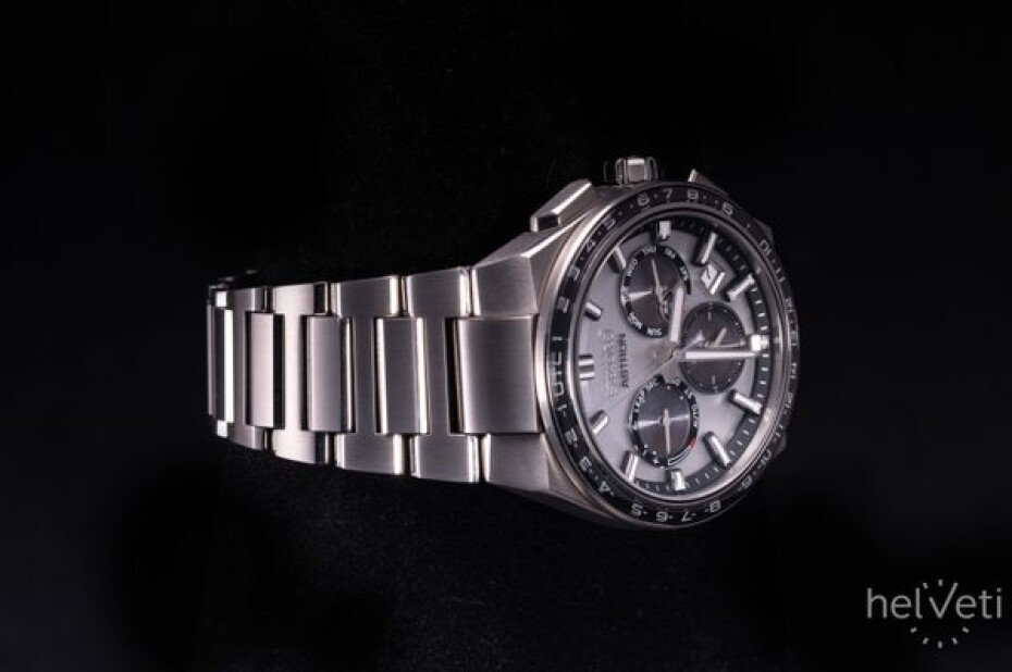 Seiko Astron SSH107J1 - main (2)
