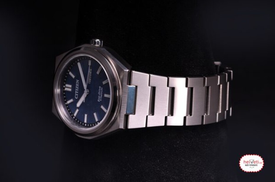 Citizen Eco-Drive Super Titanium AW0130-85LE - main (3)