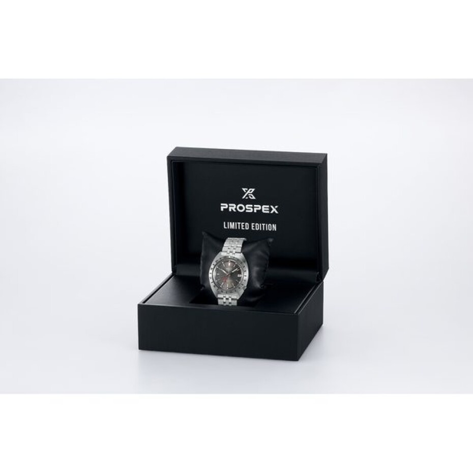 Seiko Prospex SPB411J1 Navigator Timer GMT Limited Edition - main (17)