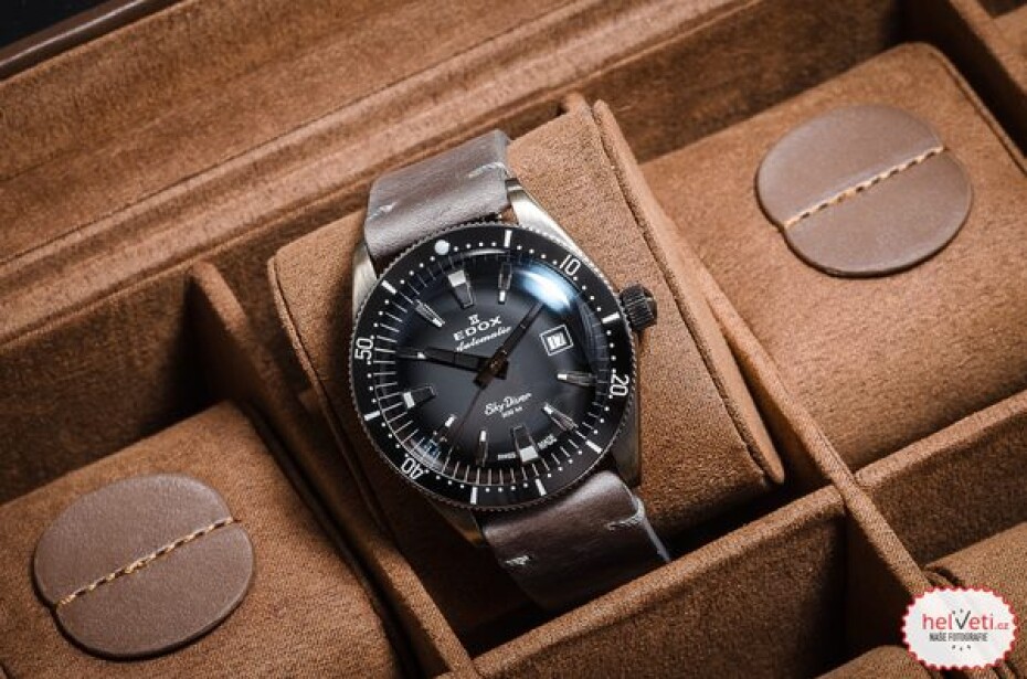 EDOX Skydiver Date Automatic 80126-3VIN-GDN Limited Edition - main (12)
