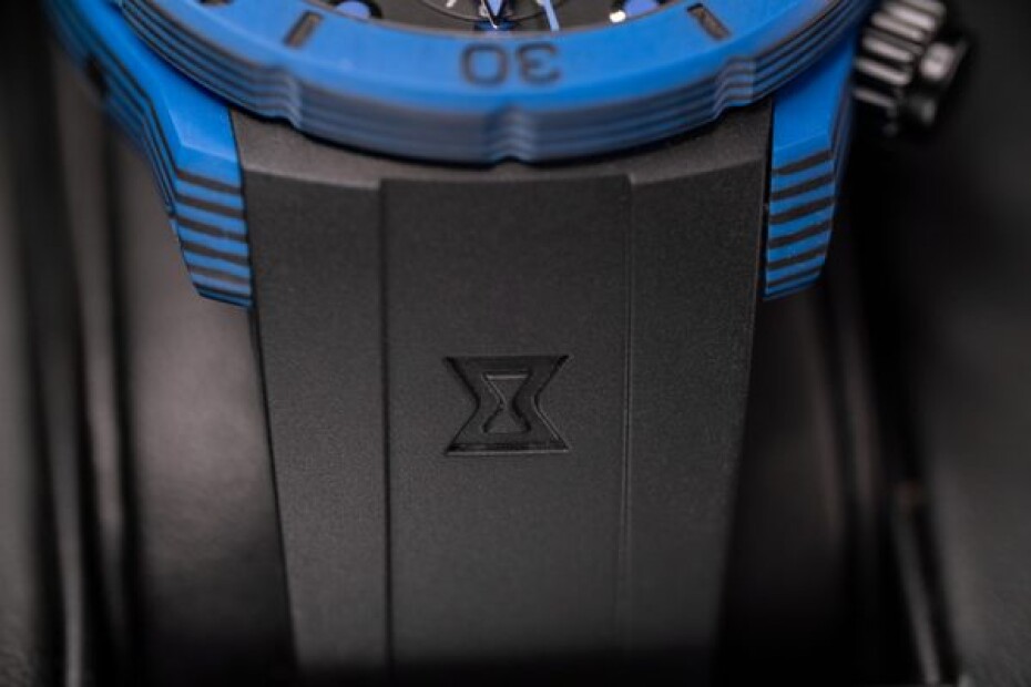 EDOX CO-1 Carbon Chronograph Automatic 01125-CLNBUN-NINBU - main (14)