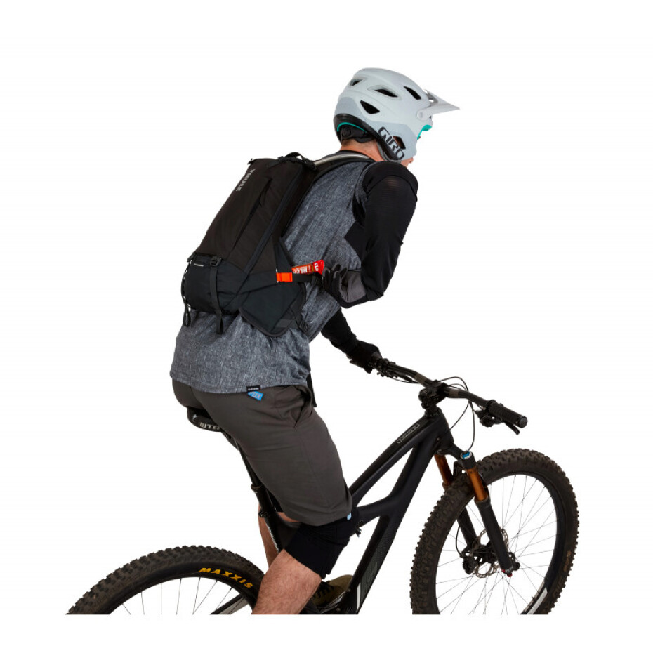 Cyklistický batoh Thule Rail 8L Black - main (7)