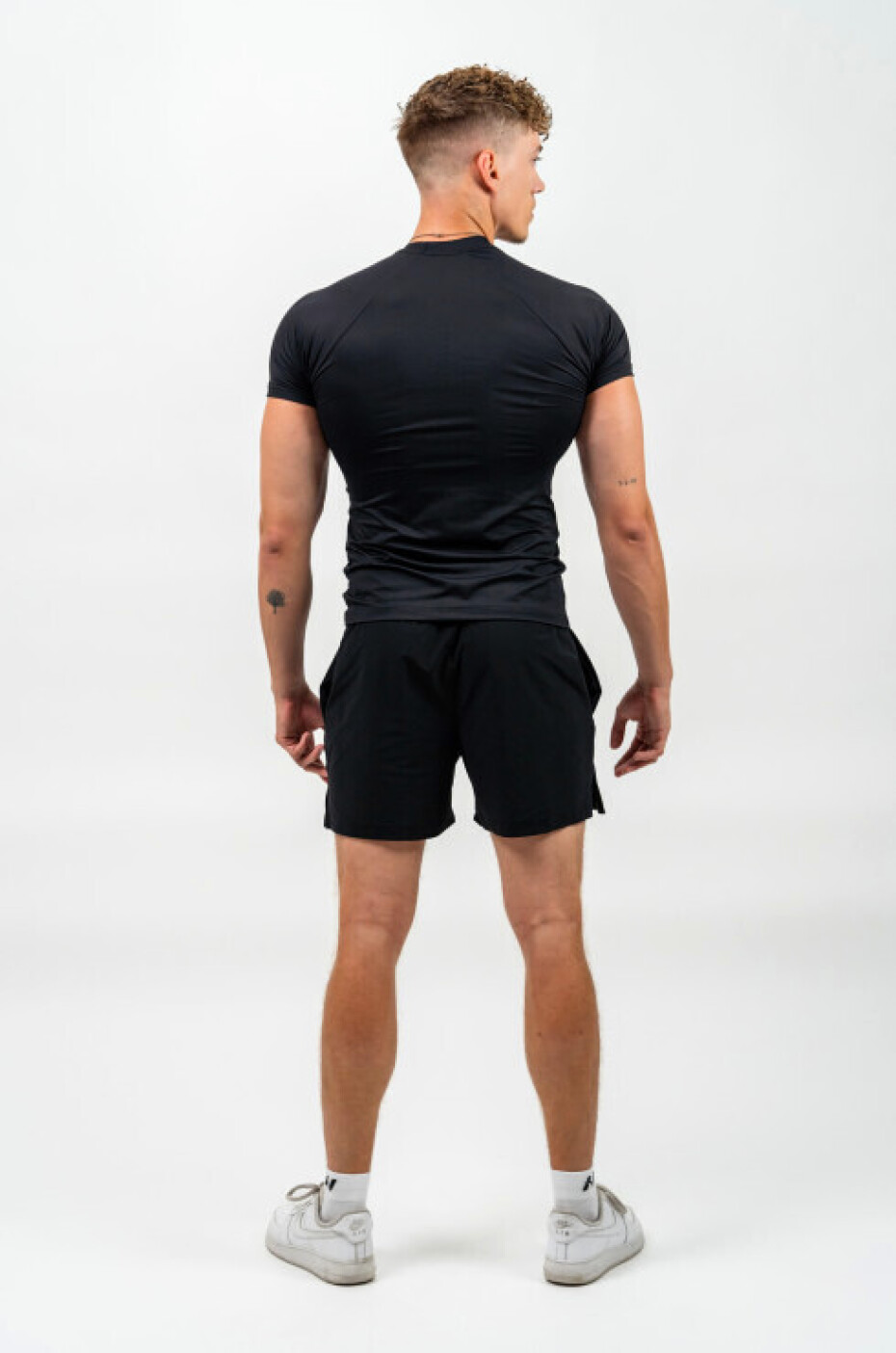 Nebbia kompresní sportovní tričko PERFORMANCE 339 černá - main (5)